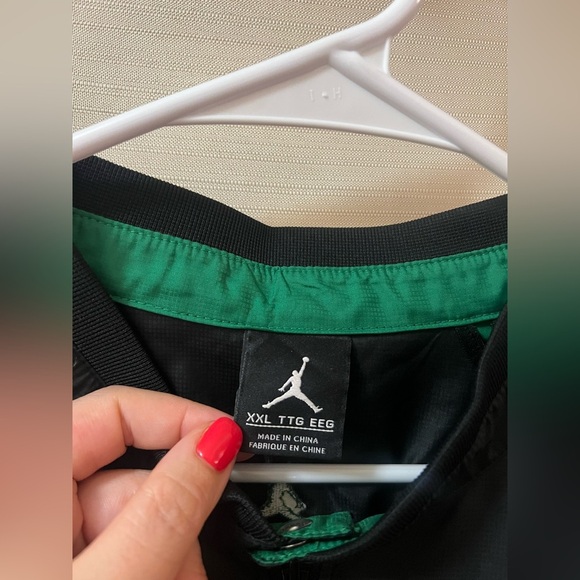 Jordan Black and Green Windbreaker Jacket Men’s Size XXL Sporty Zip Up Classic - Picture 5 of 10